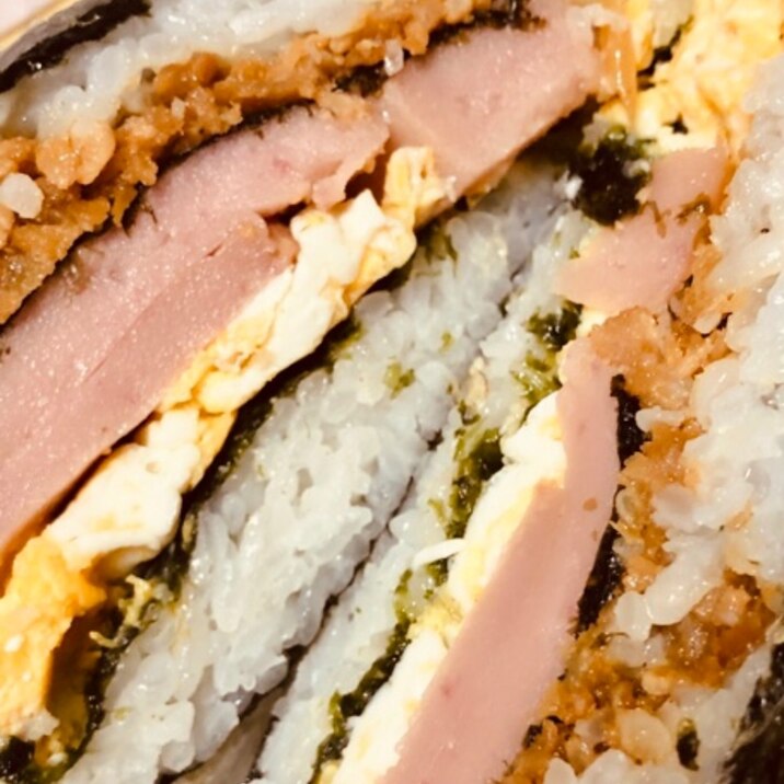 ハム&チーズ♪鶏そぼろのおにぎらず♪